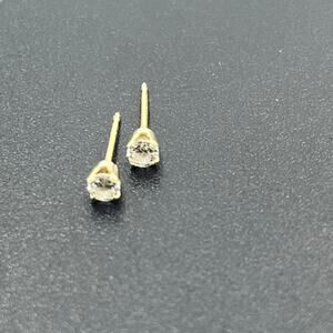 Studex Classics 14k‎ Yellow Gold Cubic Zirconia Minimalist stud Earrings